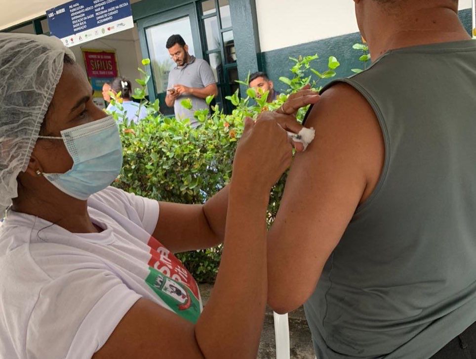Prefeitura de Santa Rita continua vacinando contra a COVID-19 com quarta dose 40+ e segunda dose de reforço