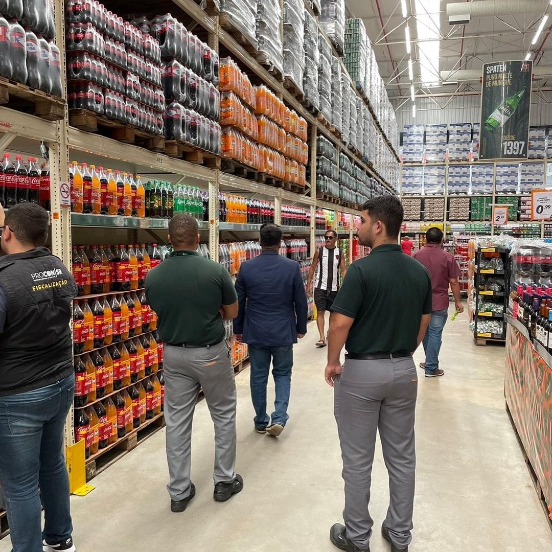 Operação “Feira Legal”: Procon de Santa Rita apreende produtos com data de validade vencida e autua supermercados